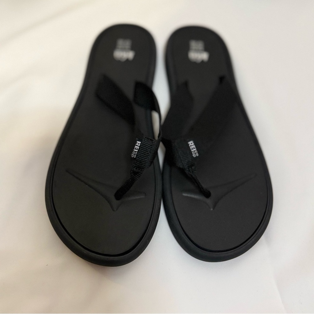 REI Coop Classic Black Flip Flops